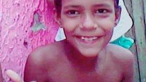 Menino de 10 anos desaparece no mar após sair de casa escondido
