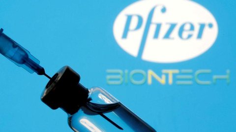Primeiro lote de vacinas da Pfizer chega hoje ao Brasil