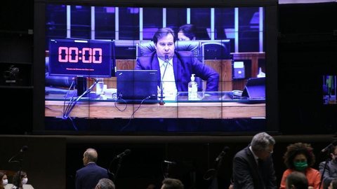 Após derrota na Câmara, Bolsonaro editará MP para socorro a estados e municípios