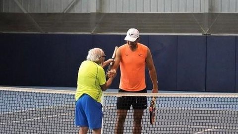 Nadal realiza sonho de fã de 97 anos, tenista sênior mais velho do mundo