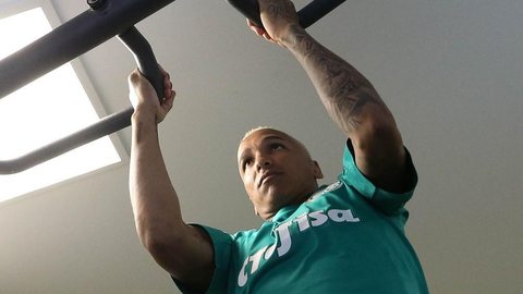Deyverson mantém Palmeiras alerta por energia em excesso, mas inicia ano com moral