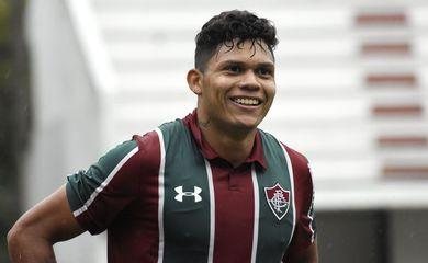 Fluminense anuncia venda do atacante Evanilson