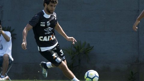 Santos tem quatro titulares pendurados antes de clássico contra o Corinthians