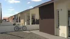 Famílias de Buritama recebem casas populares após quatro meses de atraso