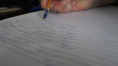 Só 2,1% dos alunos carentes no Brasil aprendem o nível aceitável em Ciências, diz OCDE