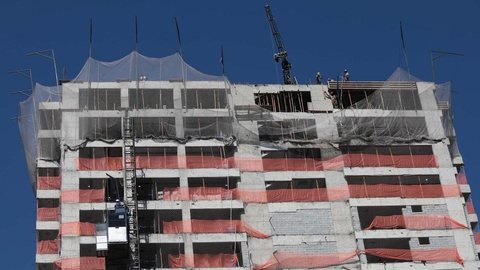 Comerciantes e pedreiros são os profissionais que mais morrem de Covid-19 na cidade de SP, aponta estudo