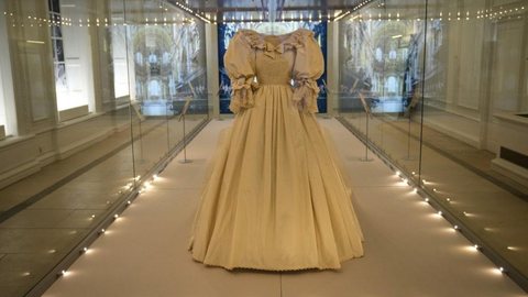 Vestido de noiva da princesa Diana vai para exibição em Londres; veja FOTOS