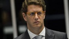 Salles vai a clube de tiro durante horário de trabalho na agenda oficial
