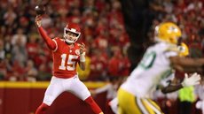 Chiefs sobrevivem e vencem os Packers, desfalcados de Aaron Rodgers, no sufoco