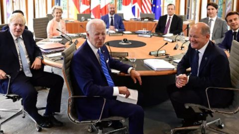 Imagem ‘Temos de mostrar a eles nossos peitorais’: líderes do G7 fazem piada com Putin