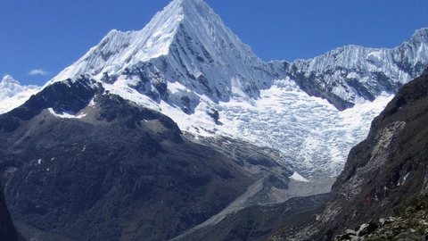 Três alpinistas morrem em montanha coberta de neve nos Andes peruanos