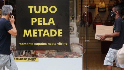 Fecomércio: quase 1/3 das empresas no Rio deve contratar no fim de ano