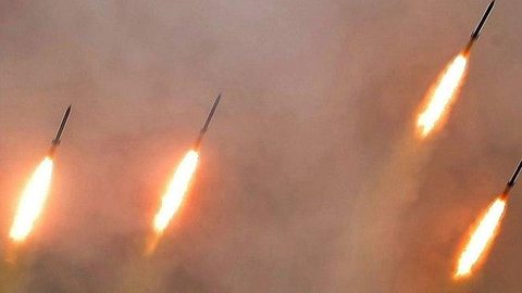 Coreia do Norte confirma lançamento de projéteis de longo alcance