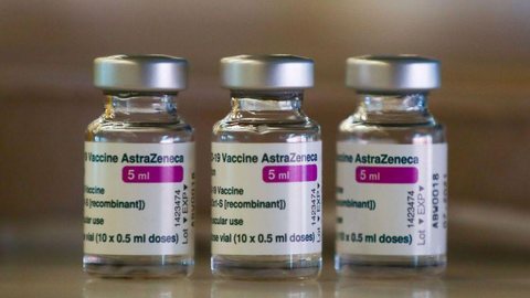 EUA vão partilhar até 60 milhões de doses de vacinas da AstraZeneca