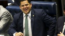 Congresso adia votação de veto a orçamento impositivo