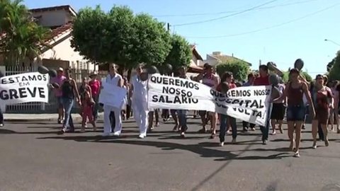 Moradores fazem passeata em Bilac devido à greve em hospital