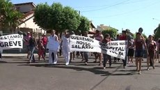 Moradores fazem passeata em Bilac devido à greve em hospital