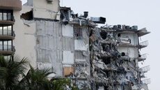 EUA concluem demolição de edifício que desabou na Flórida