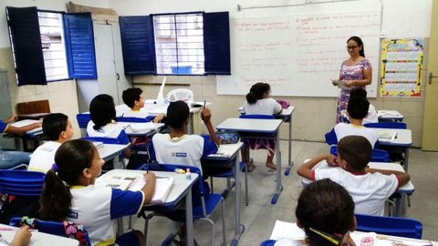 Governo de SP contrata psicólogos para atender professores e alunos