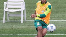 Menino vê chance de ser titular no Palmeiras e ainda fala em título brasileiro: “Nada é impossível”