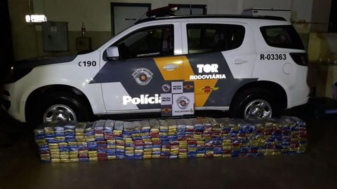 Polícia apreende 450 quilos de maconha escondidos em fundo falso de van em rodovia de Rio Preto
