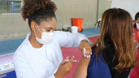 Cidade de SP inicia nesta segunda vacinação contra Covid de pessoas com 58 e 59 anos