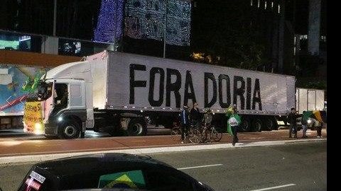 Paulistanos protestam contra Doria e quarentena