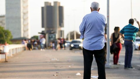 Inflação para idosos acumula taxa de 4% em 12 meses, diz FGV