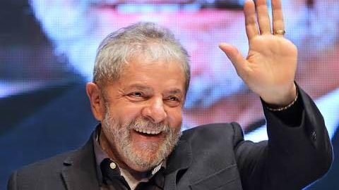 SAINDO – Lula começa a deixar a cela da PF em Curitiba