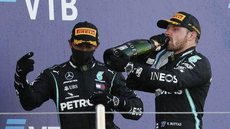 Covid: Hamilton e Bottas estão isolados após positivo na Mercedes