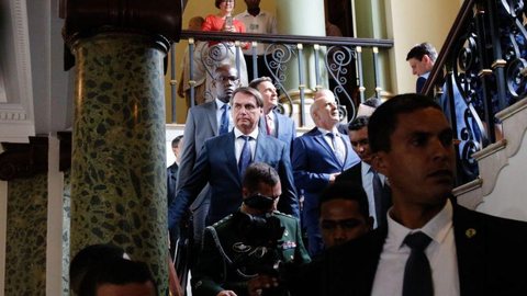 Bolsonaro se reúne com Crivella no Rio para falar de finanças