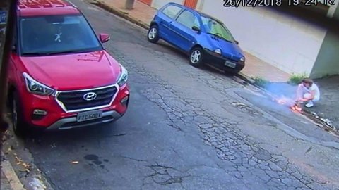 Vídeo mostra homem ateando fogo em ex-mulher em rua de Santo André, no ABC paulista