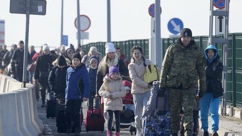 Vistos como ‘coirmãos’, refugiados ucranianos devem ter entrada facilitada em países europeus, mas futuro é incerto