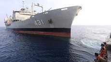 Maior navio da Marinha iraniana naufraga no Golfo de Omã