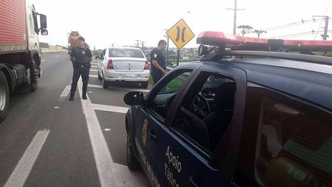 Jovem alcoolizado é detido em rodovia por furtar carro da tia em Jundiaí