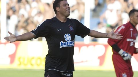 FIFA 21: golaço de Ronaldo contra o Santos é recriado em final da CBF