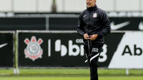 Técnico do Corinthians, Sylvinho tem arritmia cardíaca detectada e passará por novas avaliações