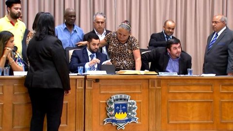 Vereadores de Agudos aprovam Comissão Processante contra o prefeito