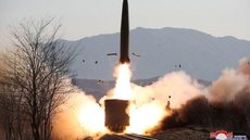 Coreia do Norte retoma testes de mísseis