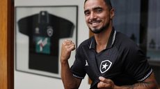 Botafogo vê número de sócios aumentar com chegada de Rafael e prevê ações com o lateral