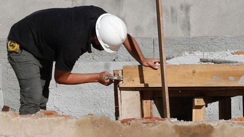 FGV: confiança da construção fica estável com melhor nível desde 2014