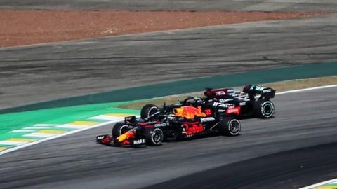 Pilotos pressionam FIA por decisão em incidente de Verstappen e Hamilton