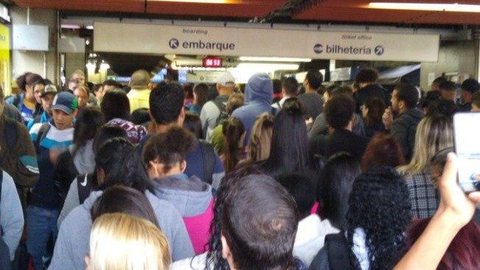 Linha Azul do metrô de São Paulo registra lentidão em horário de pico