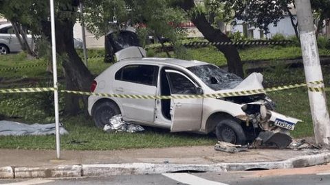 Motorista de aplicativo morre após bater carro em poste em Santo André, no ABC Paulista