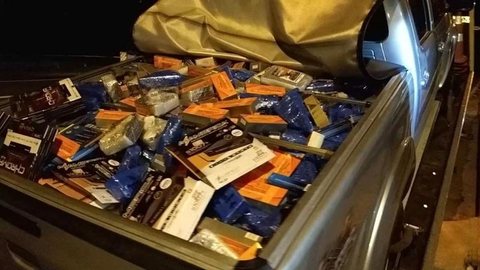 Polícia apreende caminhonete lotada de produtos sem nota fiscal em Andradina