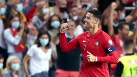 Cristiano Ronaldo anota 10º hat-trick por Portugal e diz: “Prometi que iria sempre à procura de mais”