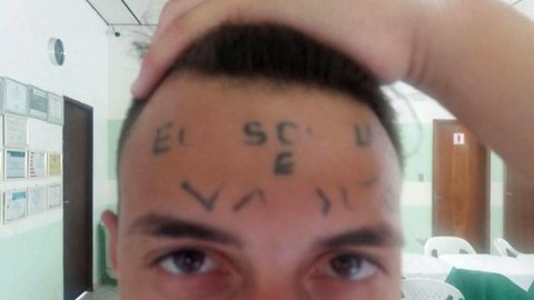 Jovem tatuado na testa deixa clínica em SP: ‘Ele não estava mais aderindo ao tratamento’, diz psicóloga