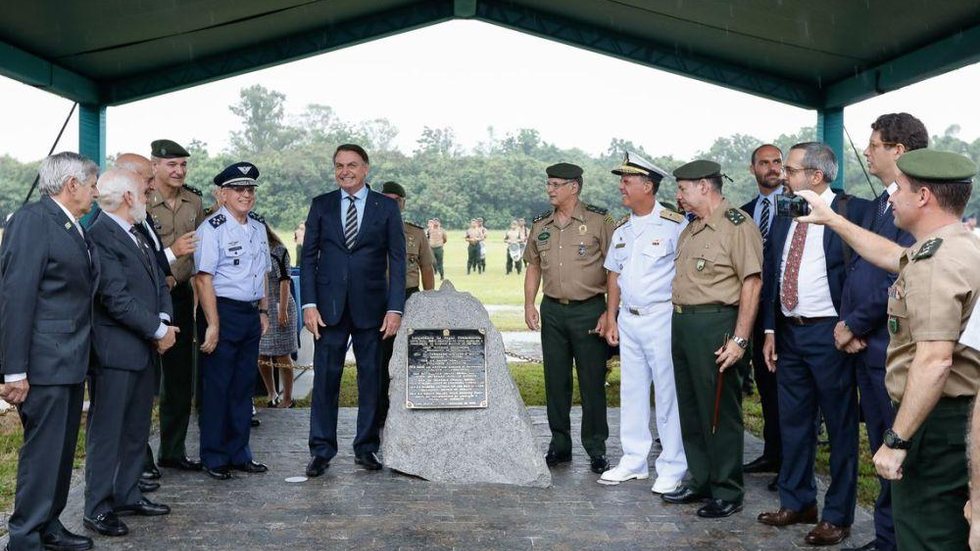 Presidente Bolsonaro lança pedra fundamental de colégio militar