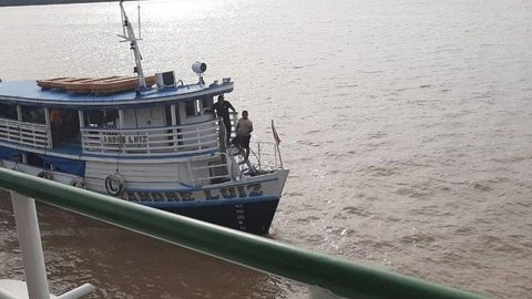 Governo do Amapá vai contratar empresa para içar barco no Rio Jari