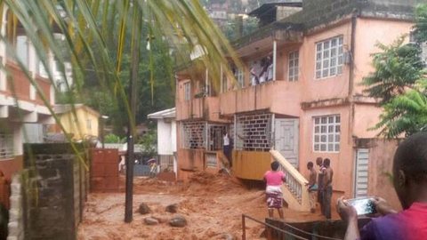 Deslizamento de terra deixa centenas de mortos em Serra Leoa